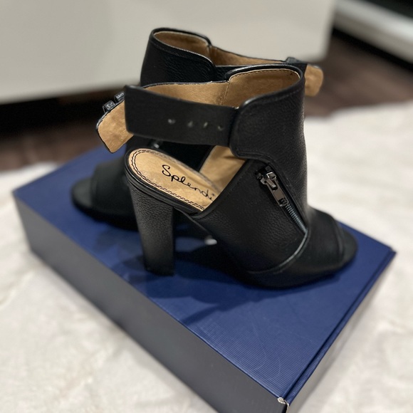 Black leather splendid peep toe bootie in a size 7M. - Picture 1 of 2